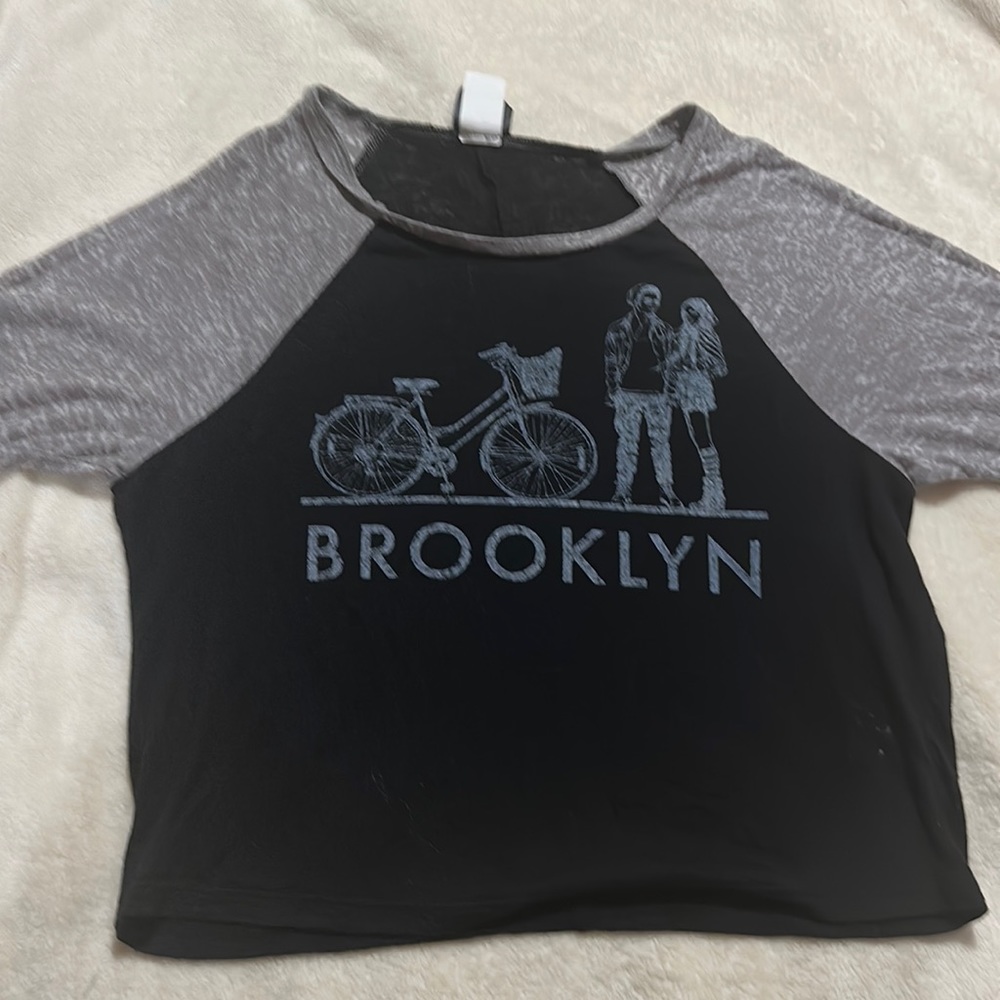 ** FINAL CLEARANCE** 3/4 Sleeve Brooklyn Shirt. Size Juniors Smalls